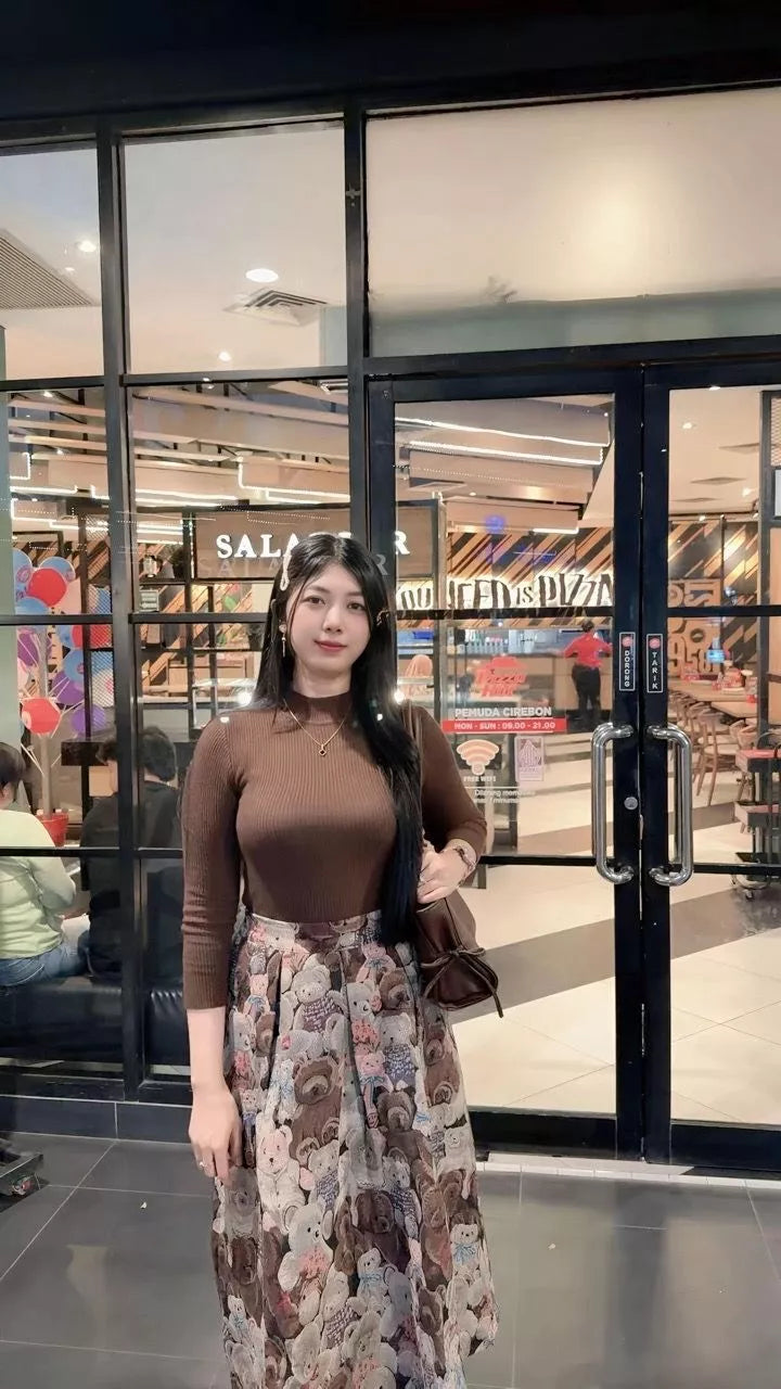 "Rajutannya halus. Rok nya ngmbang dikira ga bakal ngembang.. bahan nyaman di pake"